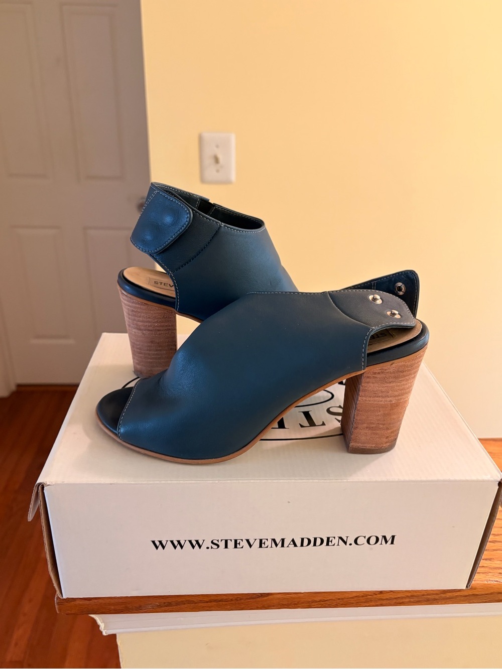 Steve Madden Teal Open-Peep Toe Block Heel Sandal